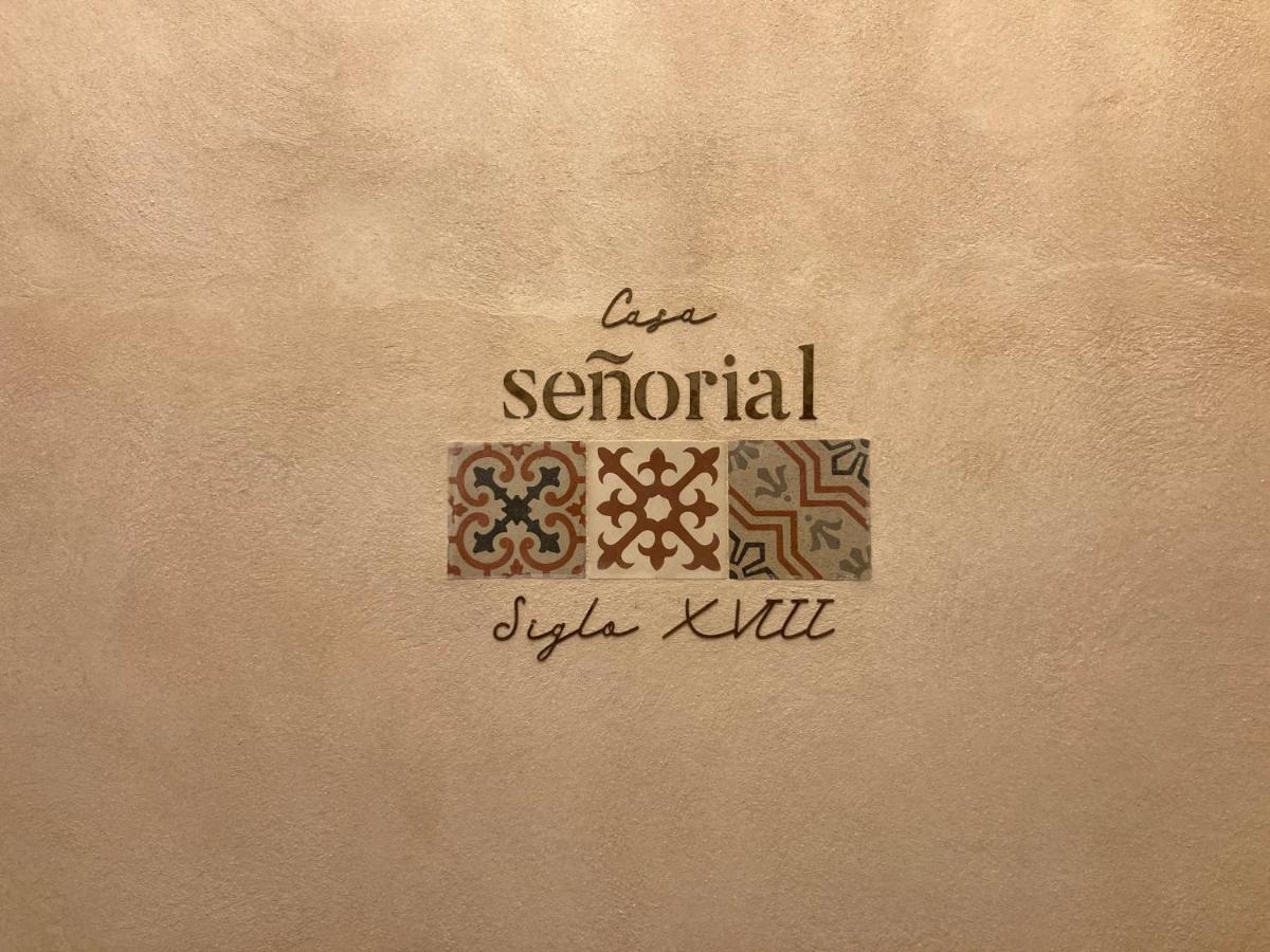 Casa Senorial Del Siglo XVIII Aparthotel Seville Luaran gambar