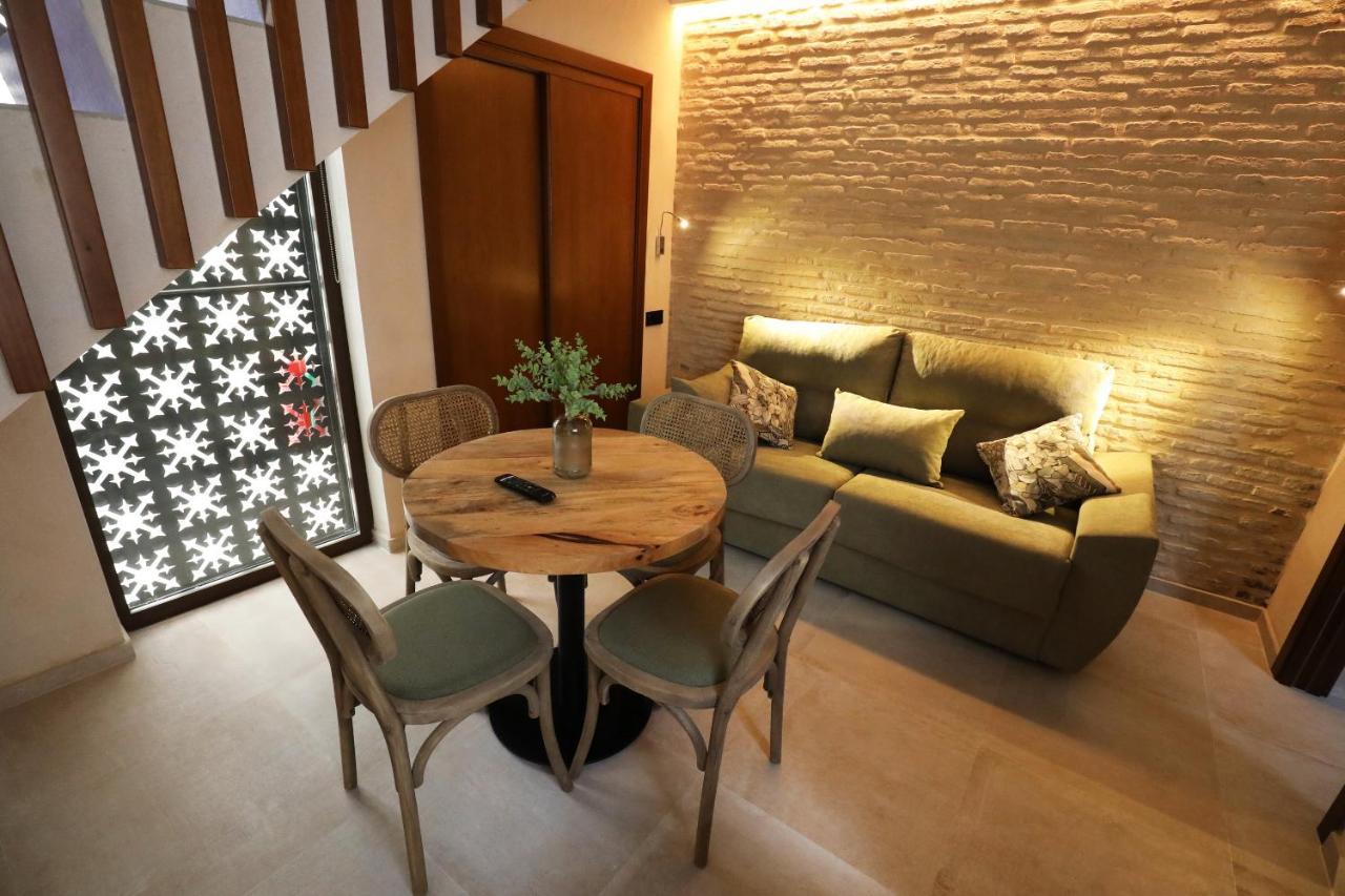 Casa Senorial Del Siglo XVIII Aparthotel Seville Luaran gambar