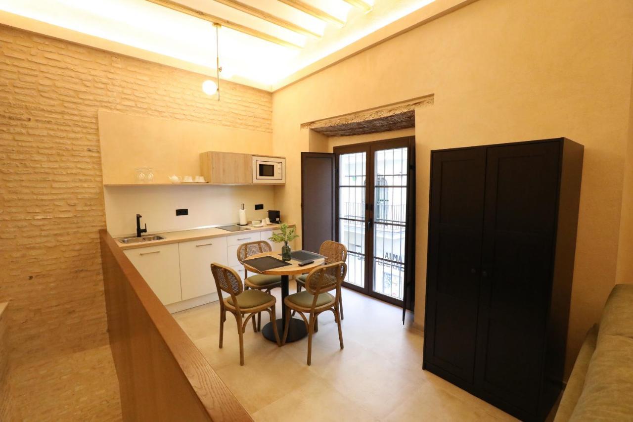 Casa Senorial Del Siglo XVIII Aparthotel Seville Luaran gambar