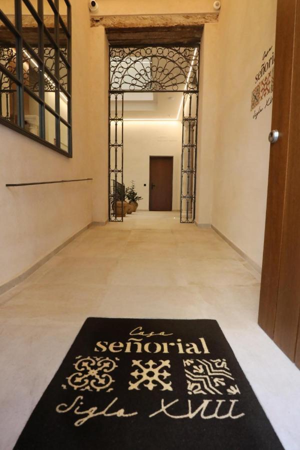 Casa Senorial Del Siglo XVIII Aparthotel Seville Luaran gambar