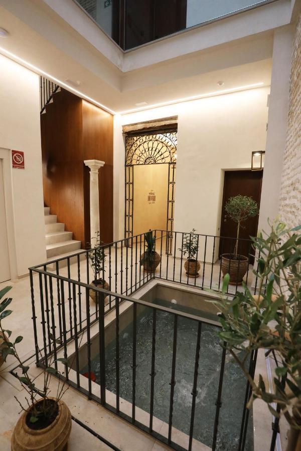 Casa Senorial Del Siglo XVIII Aparthotel Seville Luaran gambar